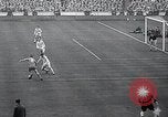 Immagine di Finale della coppa calcistica Londra Inghilterra Regno Unito, 1965, secondo 24 filmato di repertorio 65675033533