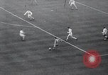 Immagine di Finale della coppa calcistica Londra Inghilterra Regno Unito, 1965, secondo 33 filmato di repertorio 65675033533