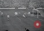 Immagine di Finale della coppa calcistica Londra Inghilterra Regno Unito, 1965, secondo 42 filmato di repertorio 65675033533