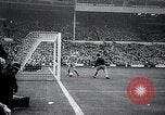 Immagine di Finale della coppa calcistica Londra Inghilterra Regno Unito, 1965, secondo 61 filmato di repertorio 65675033533