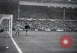 Immagine di Finale della coppa calcistica Londra Inghilterra Regno Unito, 1965, secondo 62 filmato di repertorio 65675033533
