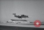 Immagine di Prova di volo di decollo verticale piano California United States USA, 1965, secondo 30 filmato di repertorio 65675033535