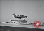 Immagine di Prova di volo di decollo verticale piano California United States USA, 1965, secondo 33 filmato di repertorio 65675033535