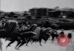 Standbild Surfing Contest Australien, 1943, aus Sekunde 7 historischem Filmmaterial Videoclip 65675033553