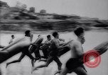 Standbild Surfing Contest Australien, 1943, aus Sekunde 8 historischem Filmmaterial Videoclip 65675033553