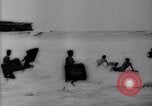 Standbild Surfing Contest Australien, 1943, aus Sekunde 10 historischem Filmmaterial Videoclip 65675033553