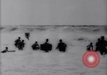 Standbild Surfing Contest Australien, 1943, aus Sekunde 12 historischem Filmmaterial Videoclip 65675033553