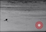 Standbild Surfing Contest Australien, 1943, aus Sekunde 17 historischem Filmmaterial Videoclip 65675033553