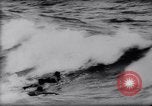Standbild Surfing Contest Australien, 1943, aus Sekunde 18 historischem Filmmaterial Videoclip 65675033553