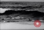 Standbild Surfing Contest Australien, 1943, aus Sekunde 21 historischem Filmmaterial Videoclip 65675033553