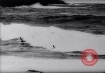 Standbild Surfing Contest Australien, 1943, aus Sekunde 25 historischem Filmmaterial Videoclip 65675033553