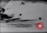 Standbild Surfing Contest Australien, 1943, aus Sekunde 29 historischem Filmmaterial Videoclip 65675033553