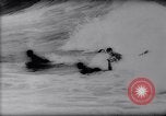 Standbild Surfing Contest Australien, 1943, aus Sekunde 32 historischem Filmmaterial Videoclip 65675033553