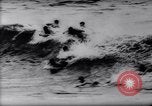 Standbild Surfing Contest Australien, 1943, aus Sekunde 41 historischem Filmmaterial Videoclip 65675033553
