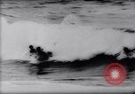 Standbild Surfing Contest Australien, 1943, aus Sekunde 43 historischem Filmmaterial Videoclip 65675033553