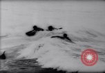 Standbild Surfing Contest Australien, 1943, aus Sekunde 53 historischem Filmmaterial Videoclip 65675033553