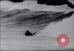 Standbild Surfing Contest Australien, 1943, aus Sekunde 56 historischem Filmmaterial Videoclip 65675033553