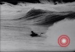 Standbild Surfing Contest Australien, 1943, aus Sekunde 57 historischem Filmmaterial Videoclip 65675033553
