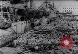 Image fournitures de guerre Italie Port de Naples, 1943, de la seconde 7 séquences d'archives historiques vidéo 65675033561