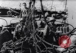Image fournitures de guerre Italie Port de Naples, 1943, de la seconde 17 séquences d'archives historiques vidéo 65675033561