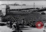 Image fournitures de guerre Italie Port de Naples, 1943, de la seconde 33 séquences d'archives historiques vidéo 65675033561