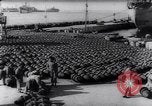 Image fournitures de guerre Italie Port de Naples, 1943, de la seconde 35 séquences d'archives historiques vidéo 65675033561