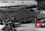 Image fournitures de guerre Italie Port de Naples, 1943, de la seconde 36 séquences d'archives historiques vidéo 65675033561