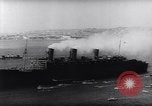 Image Queen Mary navire Port de Sydney Australie, 1943, de la seconde 14 séquences d'archives historiques vidéo 65675033562