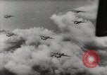 Image flotte d'invasion Nouvelle Bretagne la Papouasie-Nouvelle-Guinée, 1944, de la seconde 11 séquences d'archives historiques vidéo 65675033567