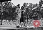 Standbild Bob Hope Truppe unterhaltsam US-Truppen auf USO Tour Bougainville Salomonen, 1944, aus Sekunde 8 historischem Filmmaterial Videoclip 65675033573