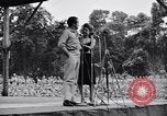 Standbild Bob Hope Truppe unterhaltsam US-Truppen auf USO Tour Bougainville Salomonen, 1944, aus Sekunde 9 historischem Filmmaterial Videoclip 65675033573