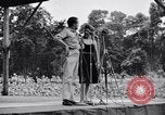 Standbild Bob Hope Truppe unterhaltsam US-Truppen auf USO Tour Bougainville Salomonen, 1944, aus Sekunde 10 historischem Filmmaterial Videoclip 65675033573