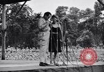 Standbild Bob Hope Truppe unterhaltsam US-Truppen auf USO Tour Bougainville Salomonen, 1944, aus Sekunde 14 historischem Filmmaterial Videoclip 65675033573