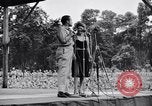 Standbild Bob Hope Truppe unterhaltsam US-Truppen auf USO Tour Bougainville Salomonen, 1944, aus Sekunde 15 historischem Filmmaterial Videoclip 65675033573
