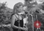 Standbild Bob Hope Truppe unterhaltsam US-Truppen auf USO Tour Bougainville Salomonen, 1944, aus Sekunde 48 historischem Filmmaterial Videoclip 65675033573