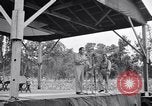 Standbild Bob Hope und Jerry Colonna entertain US-Truppen Bougainville Salomonen, 1944, aus Sekunde 4 historischem Filmmaterial Videoclip 65675033574