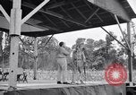 Standbild Bob Hope und Jerry Colonna entertain US-Truppen Bougainville Salomonen, 1944, aus Sekunde 6 historischem Filmmaterial Videoclip 65675033574