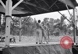 Standbild Bob Hope und Jerry Colonna entertain US-Truppen Bougainville Salomonen, 1944, aus Sekunde 16 historischem Filmmaterial Videoclip 65675033574