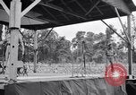Standbild Bob Hope und Jerry Colonna entertain US-Truppen Bougainville Salomonen, 1944, aus Sekunde 30 historischem Filmmaterial Videoclip 65675033574