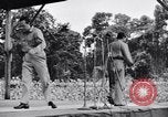 Standbild Bob Hope und Jerry Colonna entertain US-Truppen Bougainville Salomonen, 1944, aus Sekunde 52 historischem Filmmaterial Videoclip 65675033574