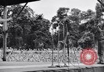 Standbild Bob Hope und Jerry Colonna entertain US-Truppen Bougainville Salomonen, 1944, aus Sekunde 57 historischem Filmmaterial Videoclip 65675033574