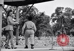 Immagine di Patti Thomas di Bob Hope USOtroupe truppe intrattiene Bougainville nelle Isole Salomone, 1944, secondo 8 filmato di repertorio 65675033575