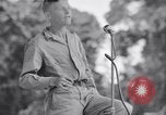 Immagine di Patti Thomas di Bob Hope USOtroupe truppe intrattiene Bougainville nelle Isole Salomone, 1944, secondo 28 filmato di repertorio 65675033575