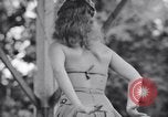 Immagine di Patti Thomas di Bob Hope USOtroupe truppe intrattiene Bougainville nelle Isole Salomone, 1944, secondo 40 filmato di repertorio 65675033575