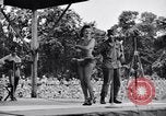 Immagine di Patti Thomas di Bob Hope USOtroupe truppe intrattiene Bougainville nelle Isole Salomone, 1944, secondo 52 filmato di repertorio 65675033575