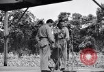 Immagine di Bob Hope Troupe di eseguire su USO tour nella seconda guerra mondiale Bougainville nelle Isole Salomone, 1944, secondo 32 filmato di repertorio 65675033576