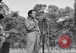 Standbild USO Bob Hope Truppe unterhält die US-Truppen in Zweiten Weltkrieg Bougainville Salomonen, 1944, aus Sekunde 5 historischem Filmmaterial Videoclip 65675033577