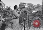 Standbild USO Bob Hope Truppe unterhält die US-Truppen in Zweiten Weltkrieg Bougainville Salomonen, 1944, aus Sekunde 9 historischem Filmmaterial Videoclip 65675033577
