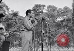 Standbild USO Bob Hope Truppe unterhält die US-Truppen in Zweiten Weltkrieg Bougainville Salomonen, 1944, aus Sekunde 11 historischem Filmmaterial Videoclip 65675033577