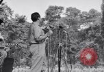 Standbild USO Bob Hope Truppe unterhält die US-Truppen in Zweiten Weltkrieg Bougainville Salomonen, 1944, aus Sekunde 12 historischem Filmmaterial Videoclip 65675033577